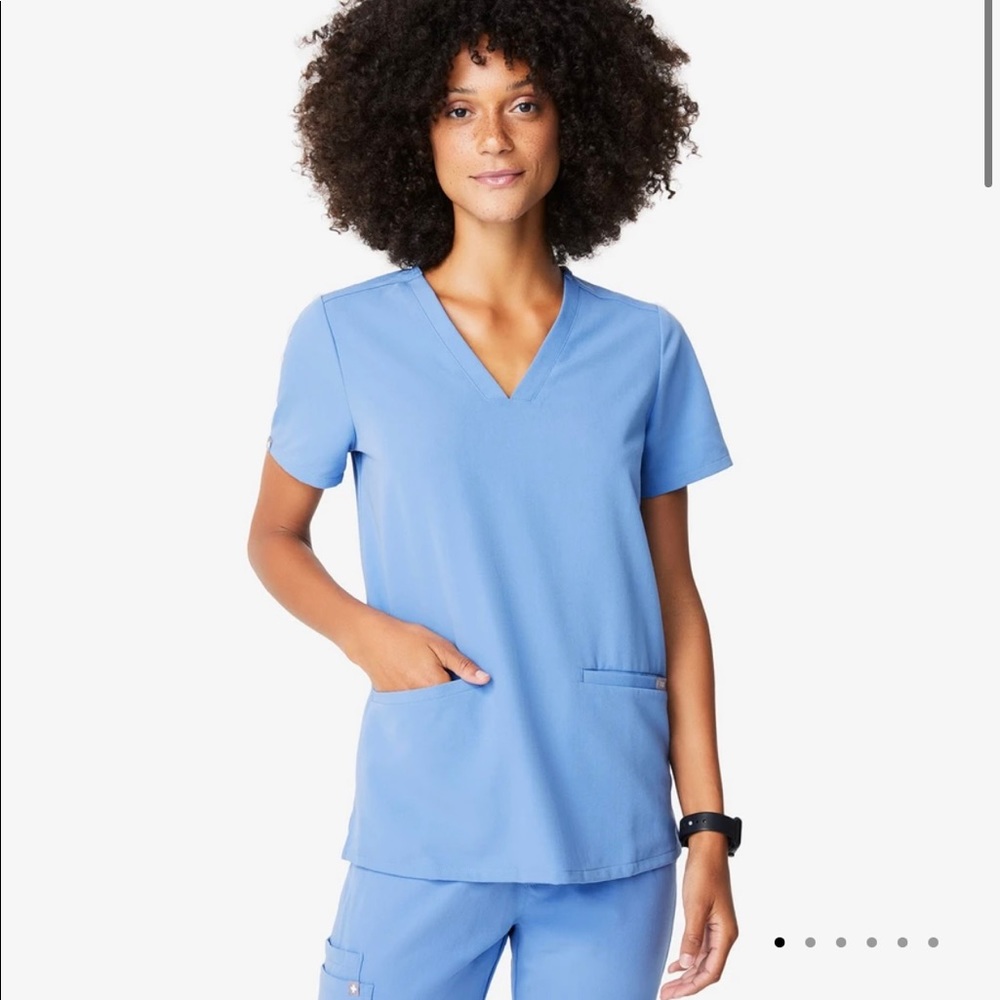 Figs Casma Three-Pocket Scrub Top in Ceil Blue